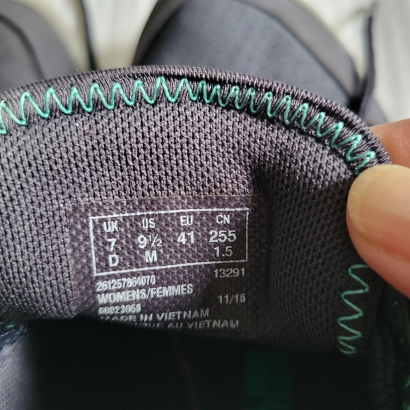 CLARKS Shoes Navy/Teal 9.5 Med - Picture 2 of 5